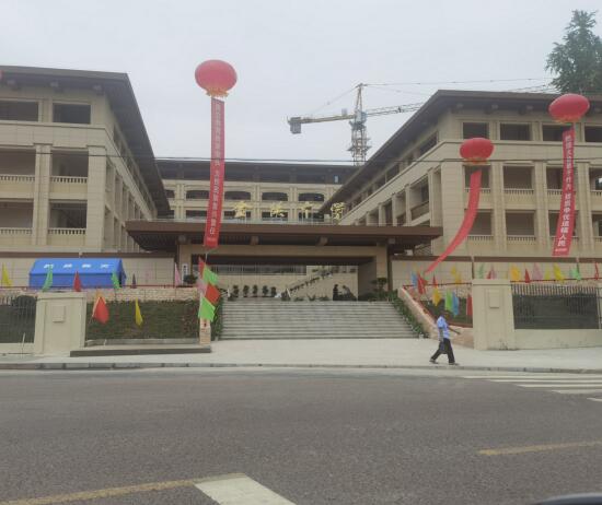 2021年9月3日重庆万州区金陵中学地砖石材搬迁服务由重庆信则立搬家服务有限公司万州分公司承接，并圆满完成任务，且得到用户一致好评。