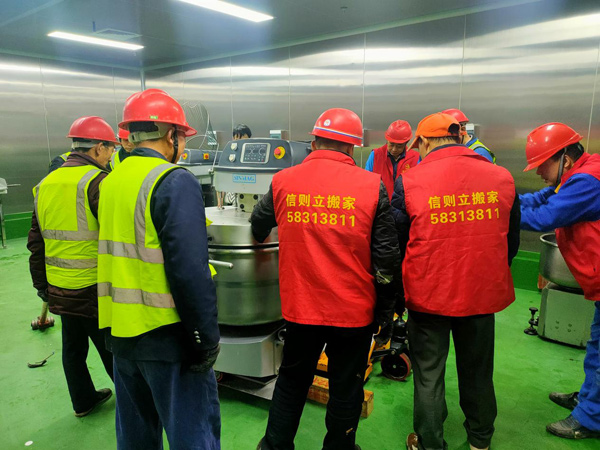 2025年2月26日开州区嘉萱食品有限公司厂区设备搬迁服务由重庆信则立搬家服务有限公司万州分公司承接，并顺利圆满完成任务，且得到甲方一致好评。