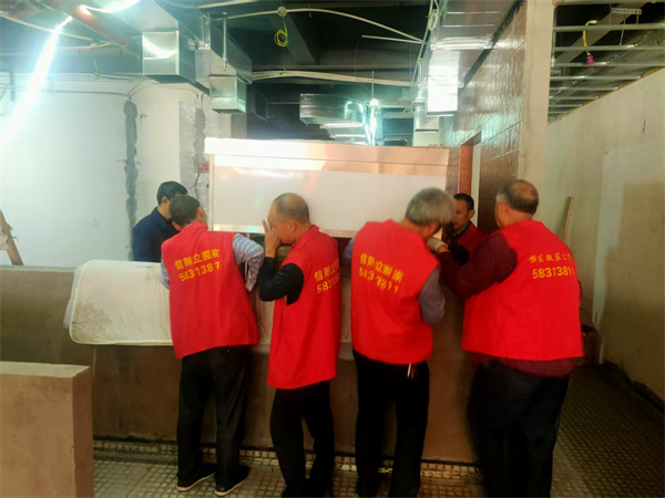 2025年4月30日万州鸥鹏天境设备服务由重庆信则立搬家服务有限公司万州分公司承接，我们始终秉承“小心呵护，保证安全”的搬运宗旨，认真对待每一次搬家，用心对待每一位客户,将每一位顾客心爱的家具物品视为自己的家具物品来搬运。